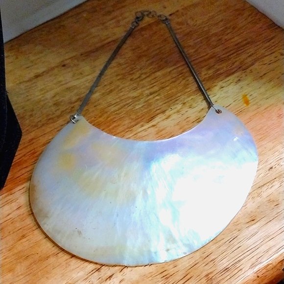 TRIBAL TRADITIONAL SHELL NECKLACE - Picture 7 of 7